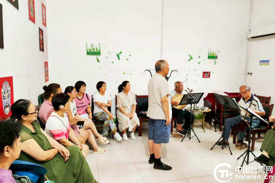 開封市龍亭區(qū)臺辦舉辦豫劇專場演出